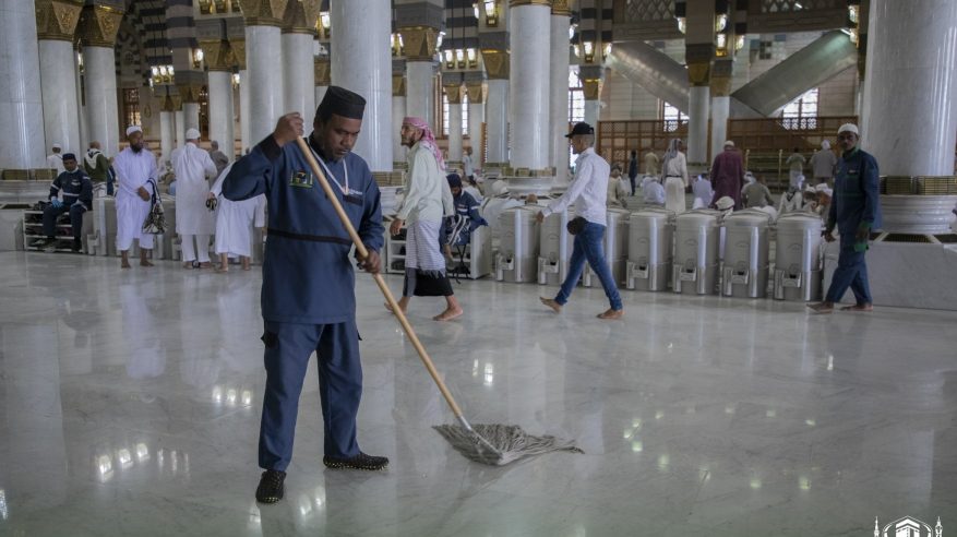 تطهير المسجد النبوي بأكثر من 600 معدة يوميًّا