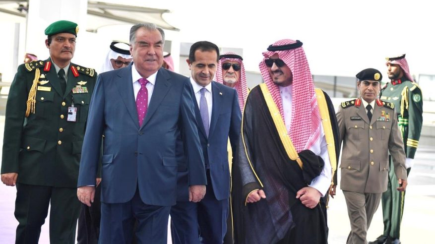 رئيس طاجيكستان يصل جدة للمشاركة في القمة الخليجية مع آسيا الوسطى