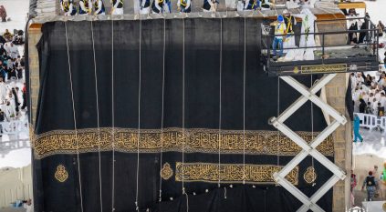 تغيير كسوة الكعبة غدًا.. إليكم الطريقة والخطوات
