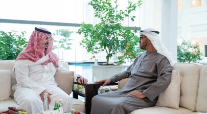 خالد بن سلمان يقدم واجب العزاء لمحمد بن زايد