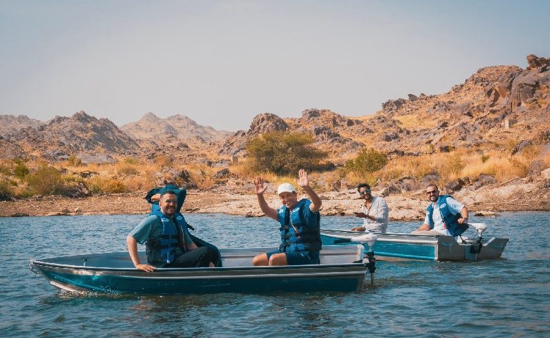 تجربة وزير السياحة لقوارب التجديف في بحيرة سد وادي ترج