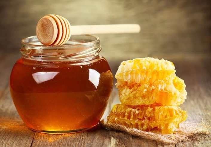 الغذاء والدواء توضح الفرق بين العسل والسوائل السكرية