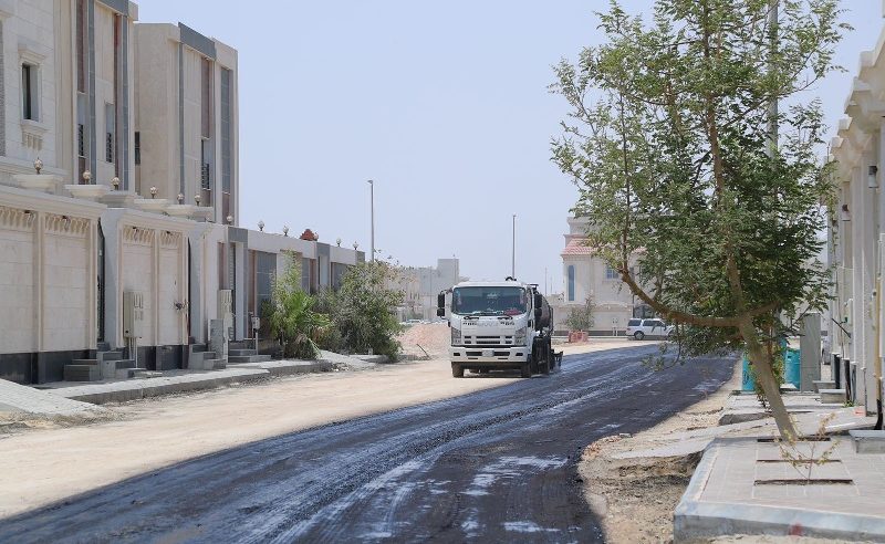 انطلاق الخدمات التحتية لجميع أحياء عزيزية الخبر