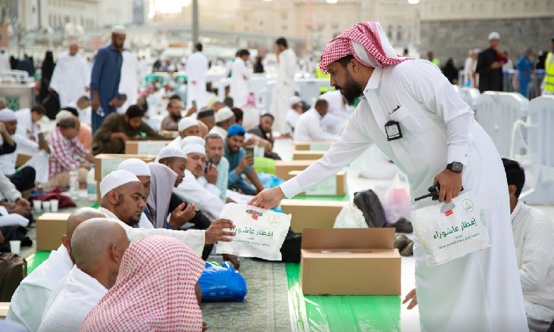 توزيع 36 ألف وجبة إفطار صائم يوم عاشوراء بالحرم المكي