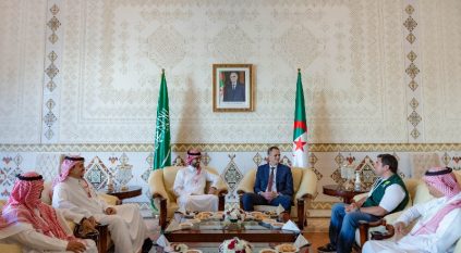 وزير الرياضة يصل الجزائر لحضور افتتاح دورة الألعاب العربية