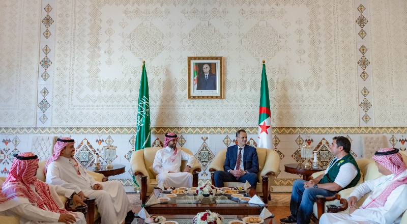 وزير الرياضة يصل الجزائر لحضور افتتاح دورة الألعاب العربية