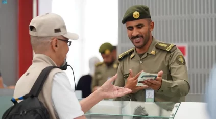 جوازات مطار الملك عبدالعزيز تواصل إنهاء إجراءات مغادرة الحجاج