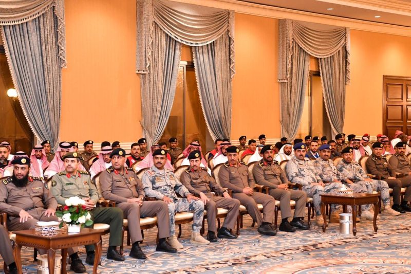 أمير تبوك يكرم المشاركين والمشاركات في أعمال الحج