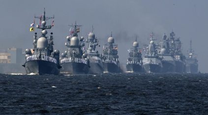 وزير الدفاع البريطاني: الأسطول الروسي يقوم بمناورات عدائية