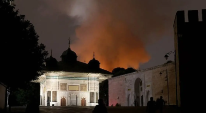 اندلاع حريق بأشهر المعالم الأثرية في إسطنبول