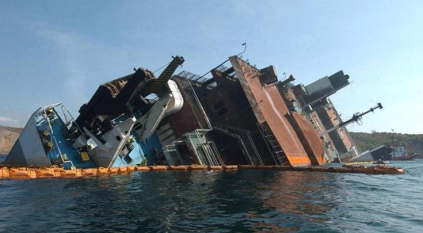 البحر يبتلع سفينة حاويات كبيرة في تايوان