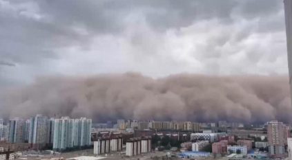 لقطات مروعة لطقس مميت وعاصفة رملية تجتاح الصين