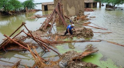 نزوح المئات جراء فيضانات موسمية في باكستان