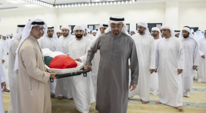 لقطات لرئيس الإمارات أثناء تشييع ودفن جثمان سعيد بن زايد