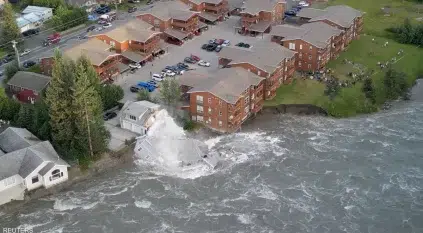 بالفيديو.. انهيار واختفاء منزل في نهر هائج