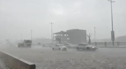 لقطات لجريان السيول والأودية بعد أمطار خميس مشيط الغزيرة
