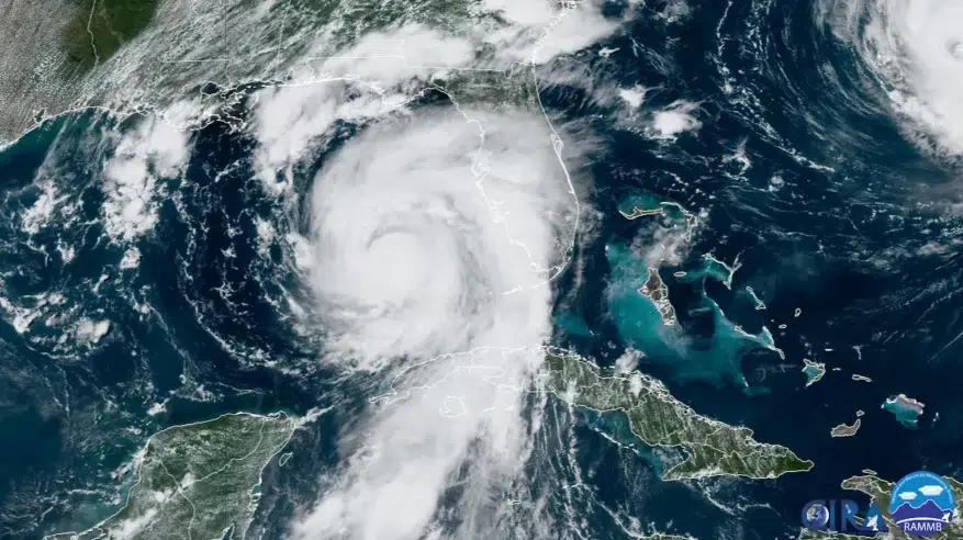 إعصار إيداليا يبتلع منزلًا في فلوريدا ولقطات توثق