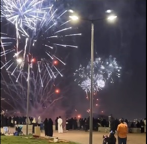 الألعاب الناريّة تُضيء سماء أبها احتفالًا بصيف عسير