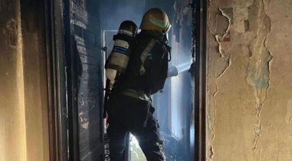 مدني جدة ينقذ شخصين إثر حريق في شقة