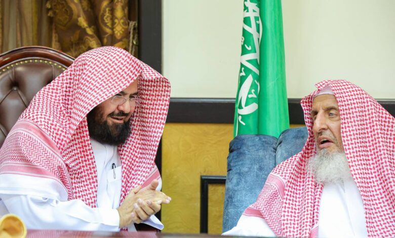 السديس يطلع سماحة المفتي على الخطط الاستراتيجية لرئاسة الشؤون الدينية