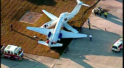 طائرة تصطدم بأخرى في مطار سان دييغو بأمريكا