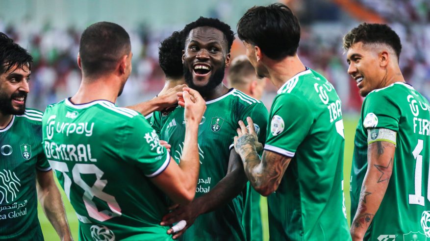 الأهلي السعودي يطارد إنجازًا تاريخيًا في مباراة الفتح