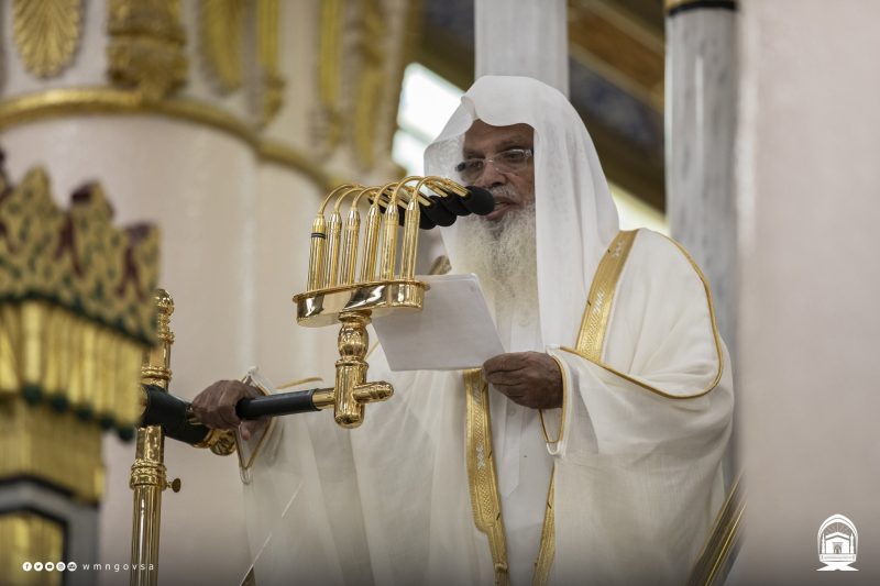 الدوسري والحذيفي يخطبان الجمعة القادمة في الحرمين الشريفين