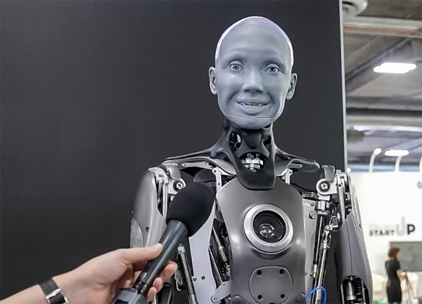 روبوت متقدم يتوقع شكل الحياة بعد 100 عام