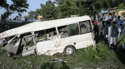 سقوط حافلة في وادٍ شمال باكستان يودي بحياة 6 أشخاص