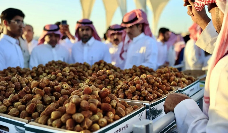ارتفاع مبيعات موسم عنيزة للتمور بنسبة 35%