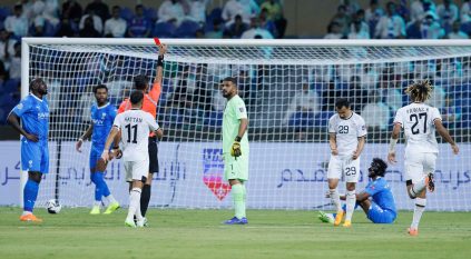 طرد عبدالله المعيوف في مباراة الهلال ضد الشباب