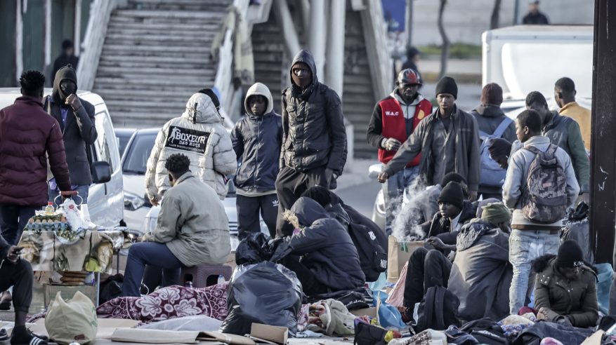 مهاجرون أفارقة يفترشون شوارع باريس