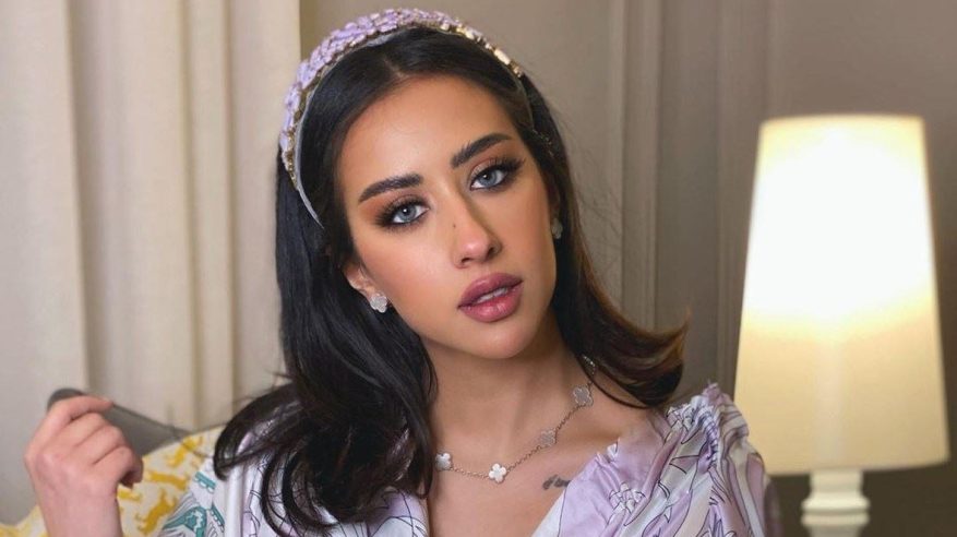 فرح الهادي تحتفل مع عائلتها باليوم الوطني الـ93