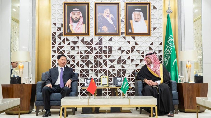 عبدالعزيز بن سعود يعقد مباحثات رسمية مع وزير إدارة الطوارئ الصيني