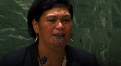 وزيرة خارجية نيوزيلندا تغني أمام الأمم المتحدة