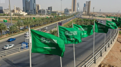 الأعلام السعودية تزين طرق الرياض بمناسبة اليوم الوطني الـ93