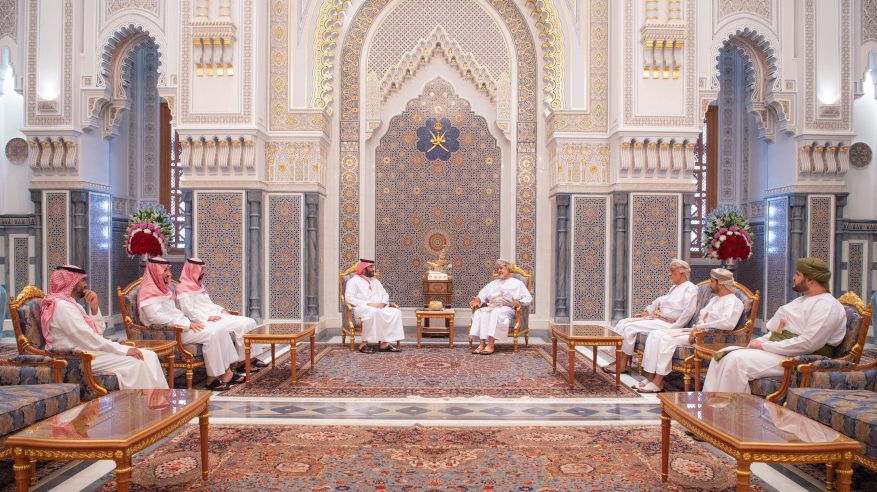 سلطان عمان يستقبل ولي العهد