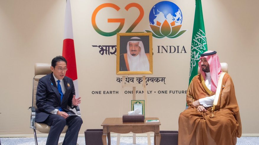 ولي العهد يلتقي رئيس وزراء اليابان على هامش قمة العشرين