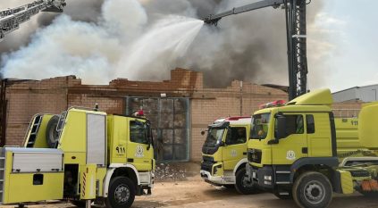 مدني الرياض يخمد حريقًا في مستودعين بالسلي