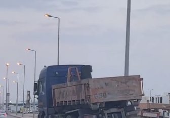 شكاوى من استهتار سائقي الشاحنات هربًا من ساهر والمرور يتفاعل