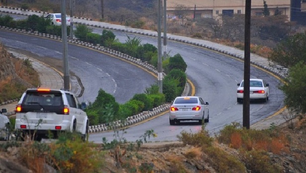 أجواء حارة نهارًا وأمطار متفاوتة بعدة مناطق