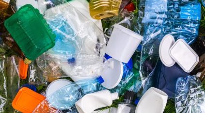 الصحة الخليجي ينبه من خطر استهلاك البلاستيك