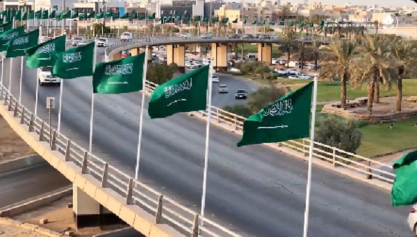 7000 علم ترفرف في سماء الرياض احتفاءً باليوم الوطني