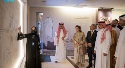 وزير الإعلام يُدشّن معرض تاريخ الدولة السعودية بمقر واس