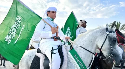 مسيرة الخيول العربية تحتفي باليوم الوطني في شوارع نجران