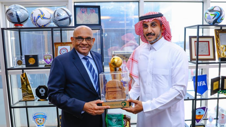 تفاصيل اجتماع إبراهيم القاسم والأمين العام للاتحاد الآسيوي