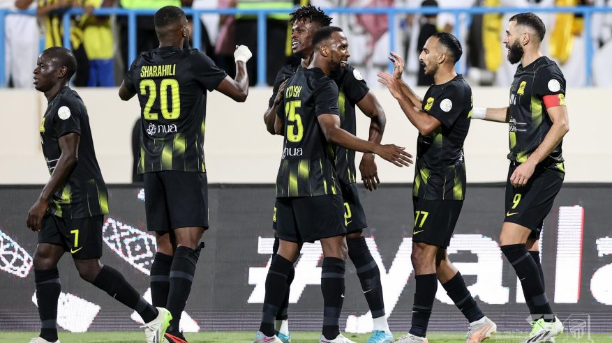 عماني يقود مباراة الاتحاد ضد سباهان