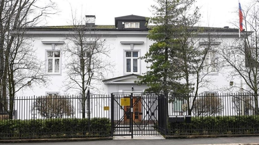 الدنمارك تطلب من موسكو خفض عدد موظفي سفارتها