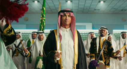 رونالدو يشارك في العرضة السعودية بالبشت والشماغ في اليوم الوطني