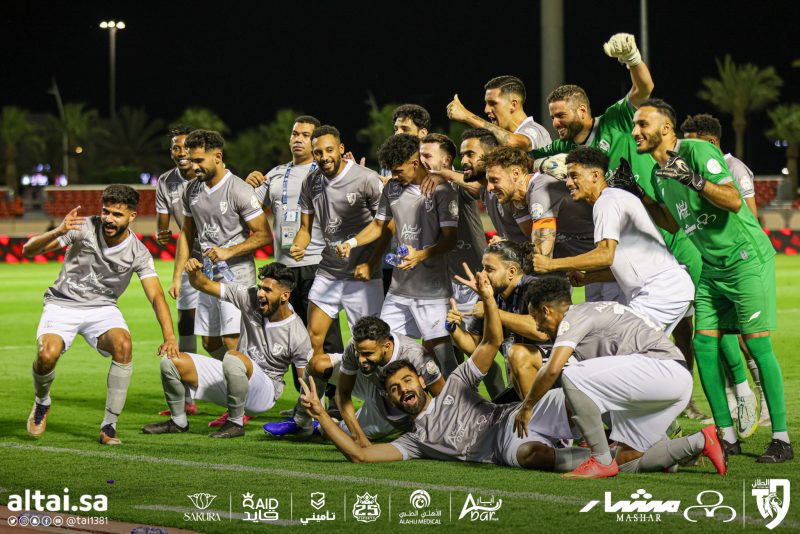 لاعبو الطائي - 1